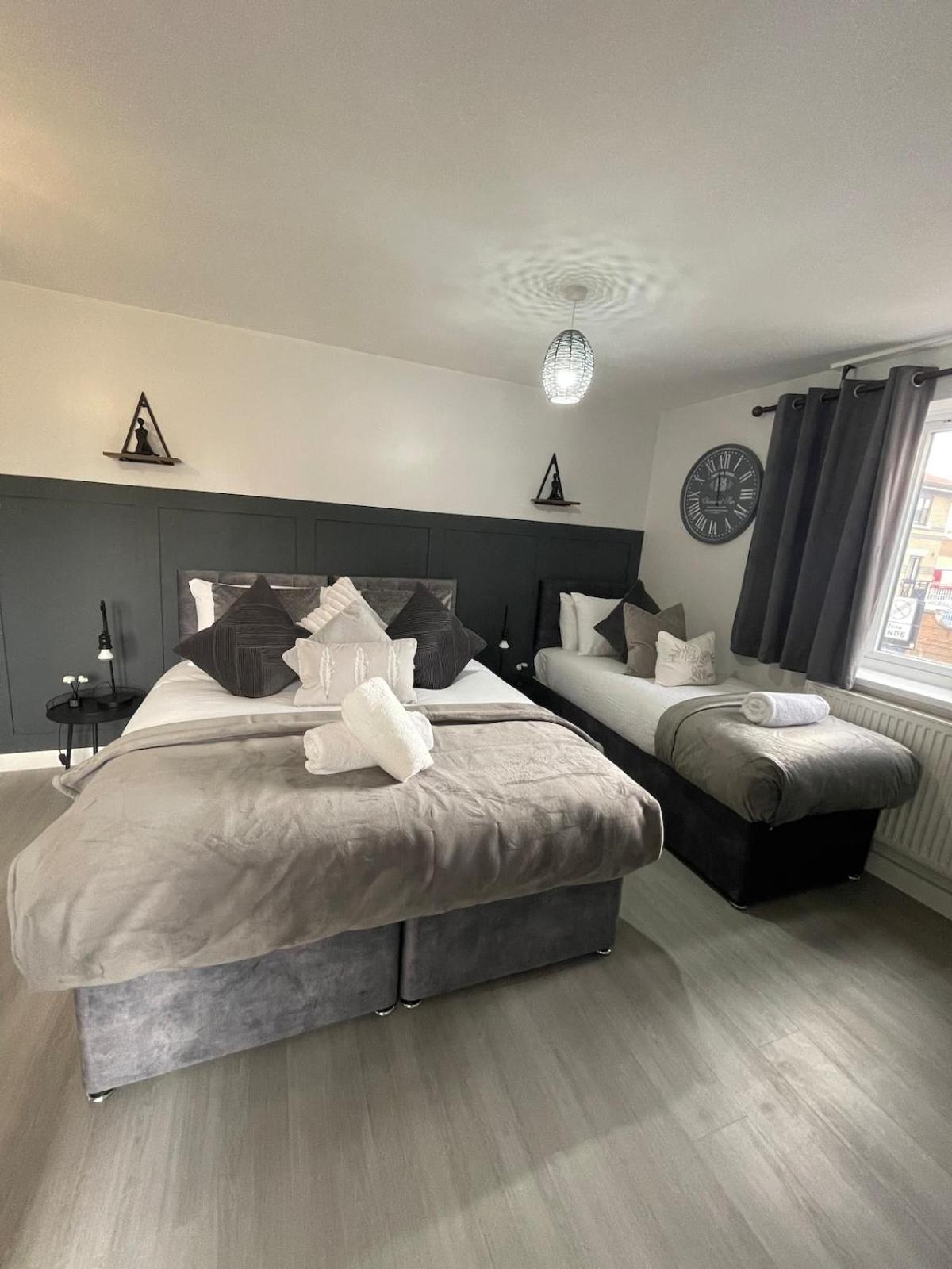 Luxurious & Spacious 3-br Free Parking Balcony Appartement Londen
