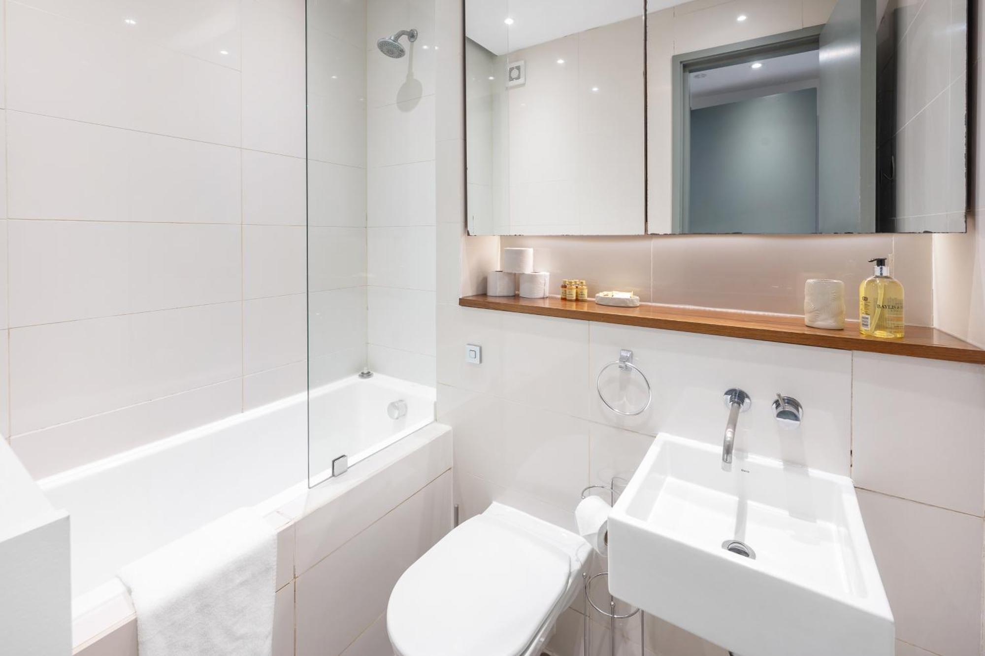 Casa Italia Near South Kensington, Hyde Park And Gloucester Road Station - Outside Space Private *
