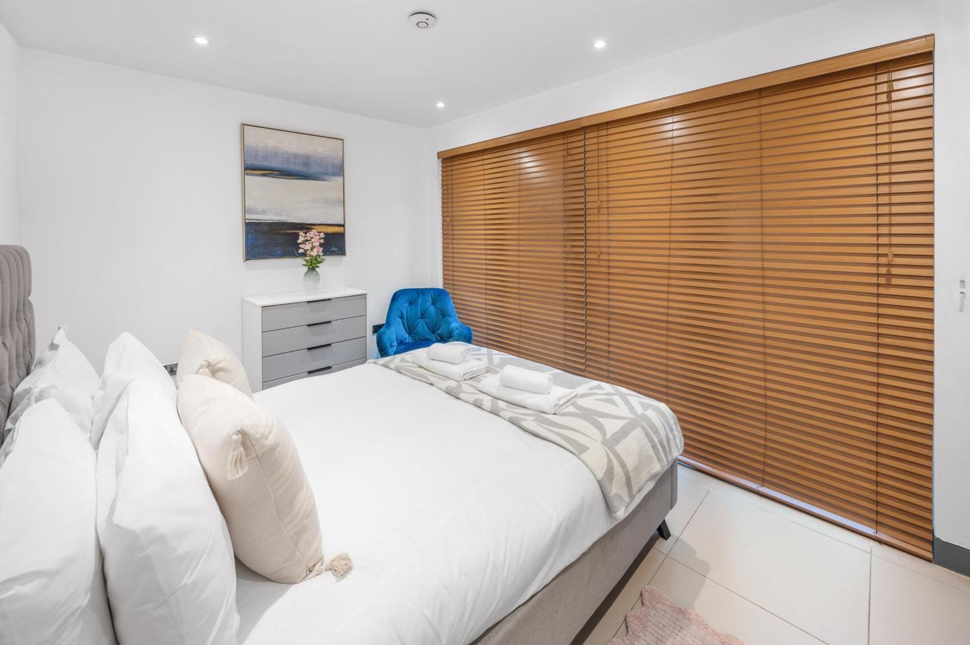 Casa Italia Near South Kensington, Hyde Park And Gloucester Road Station - Outside Space Private Apartment *