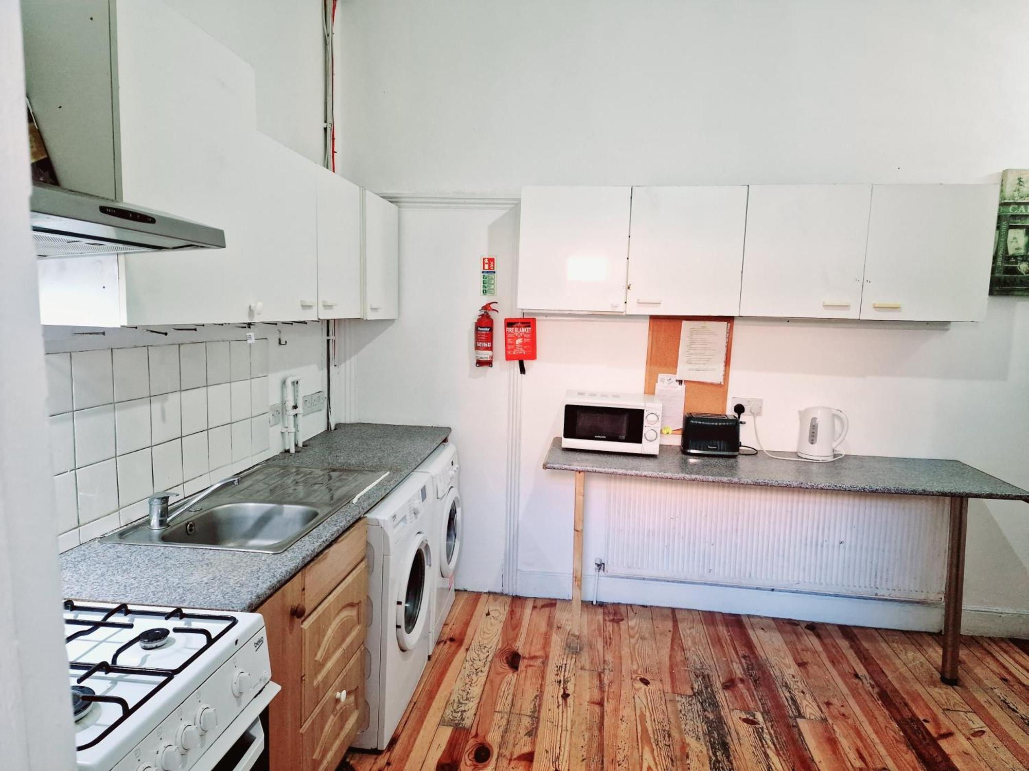 R10 Stylish Double, Prime Spot Apartment London