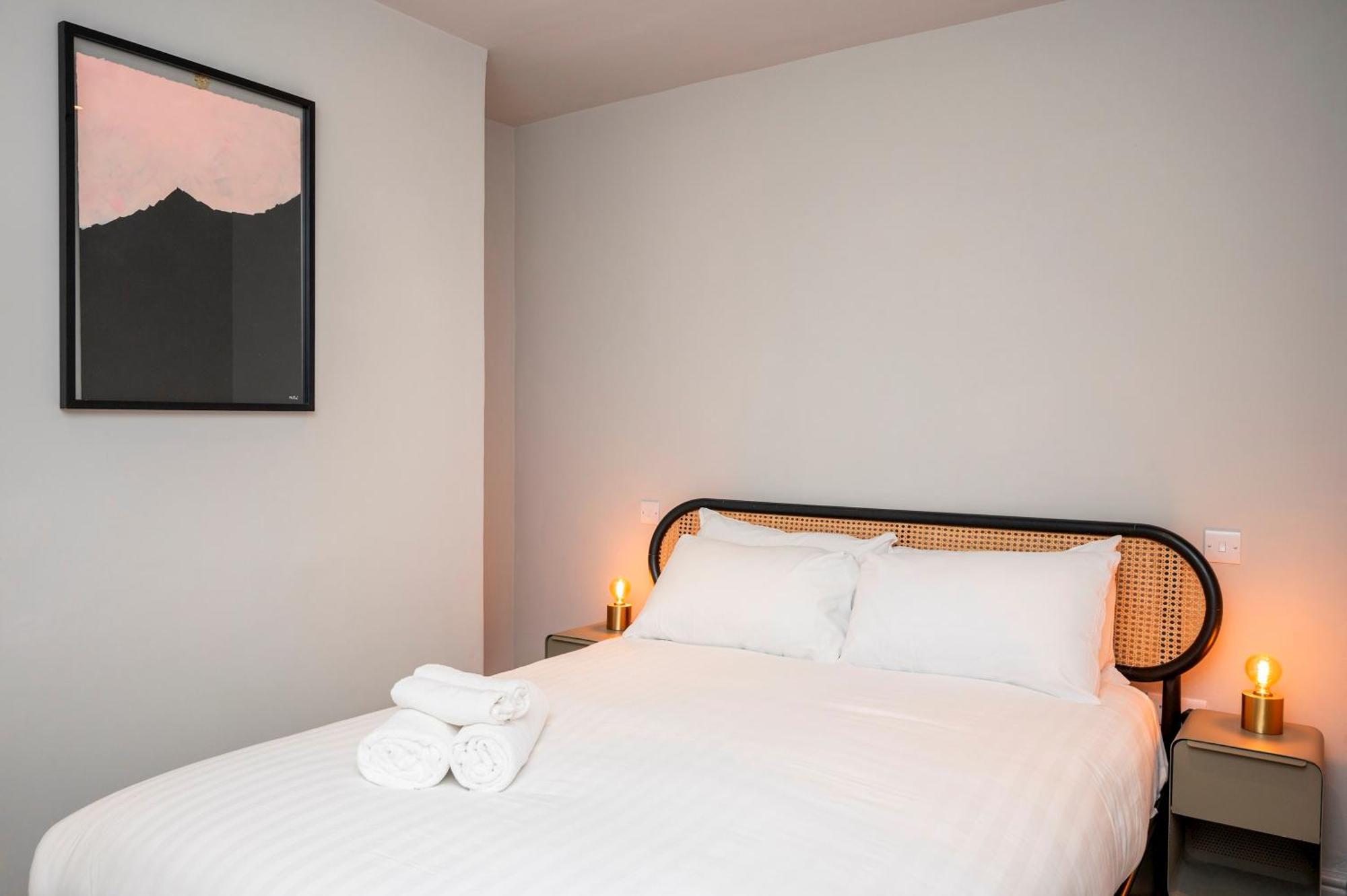 Pass The Keys Luxury Stylish Duplex With Private Garden Apartment