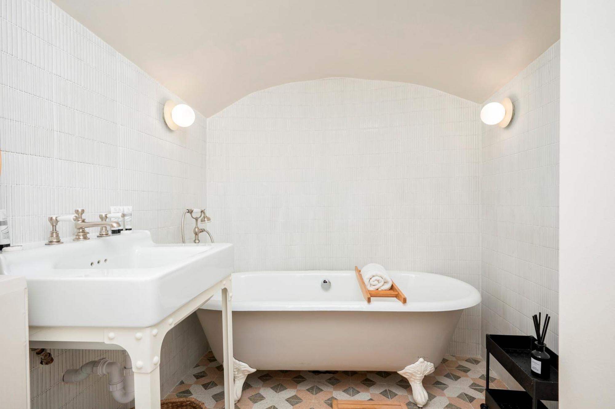 Pass The Keys Luxury Stylish Duplex With Private Garden Apartment *
