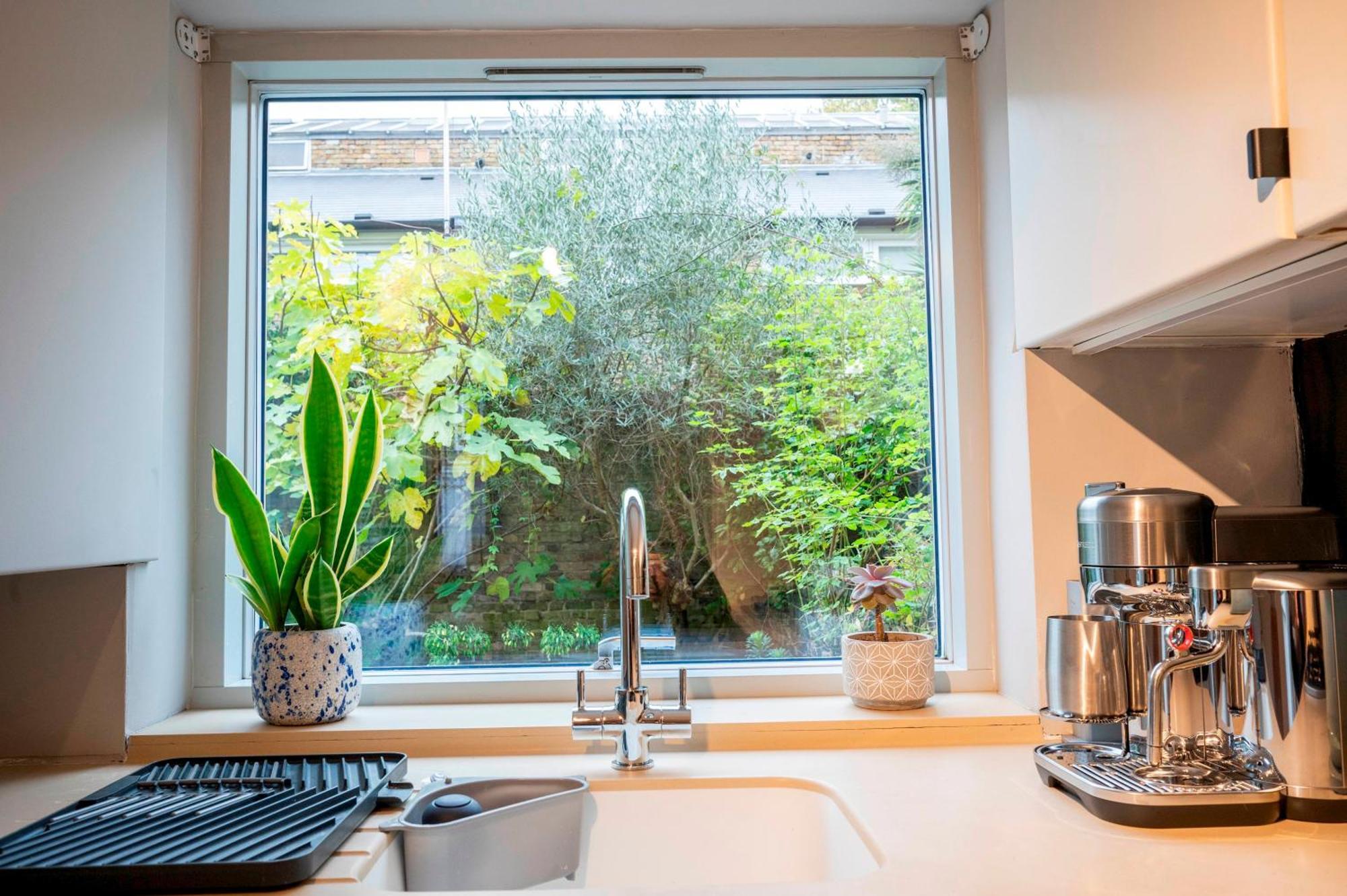 Pass The Keys Luxury Stylish Duplex With Private Garden Apartment London