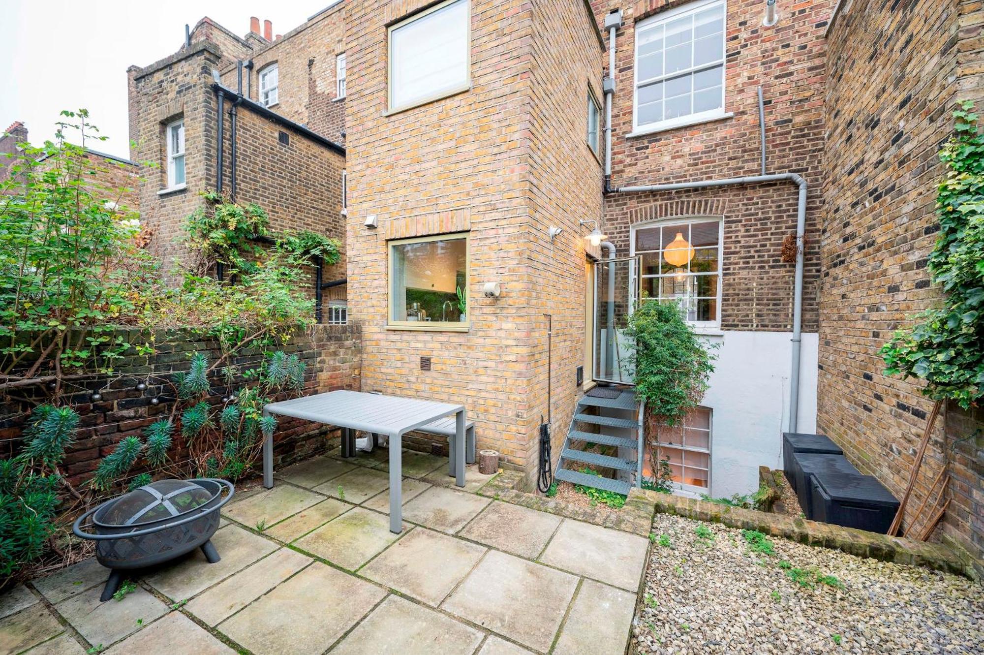 Pass The Keys Luxury Stylish Duplex With Private Garden Apartment