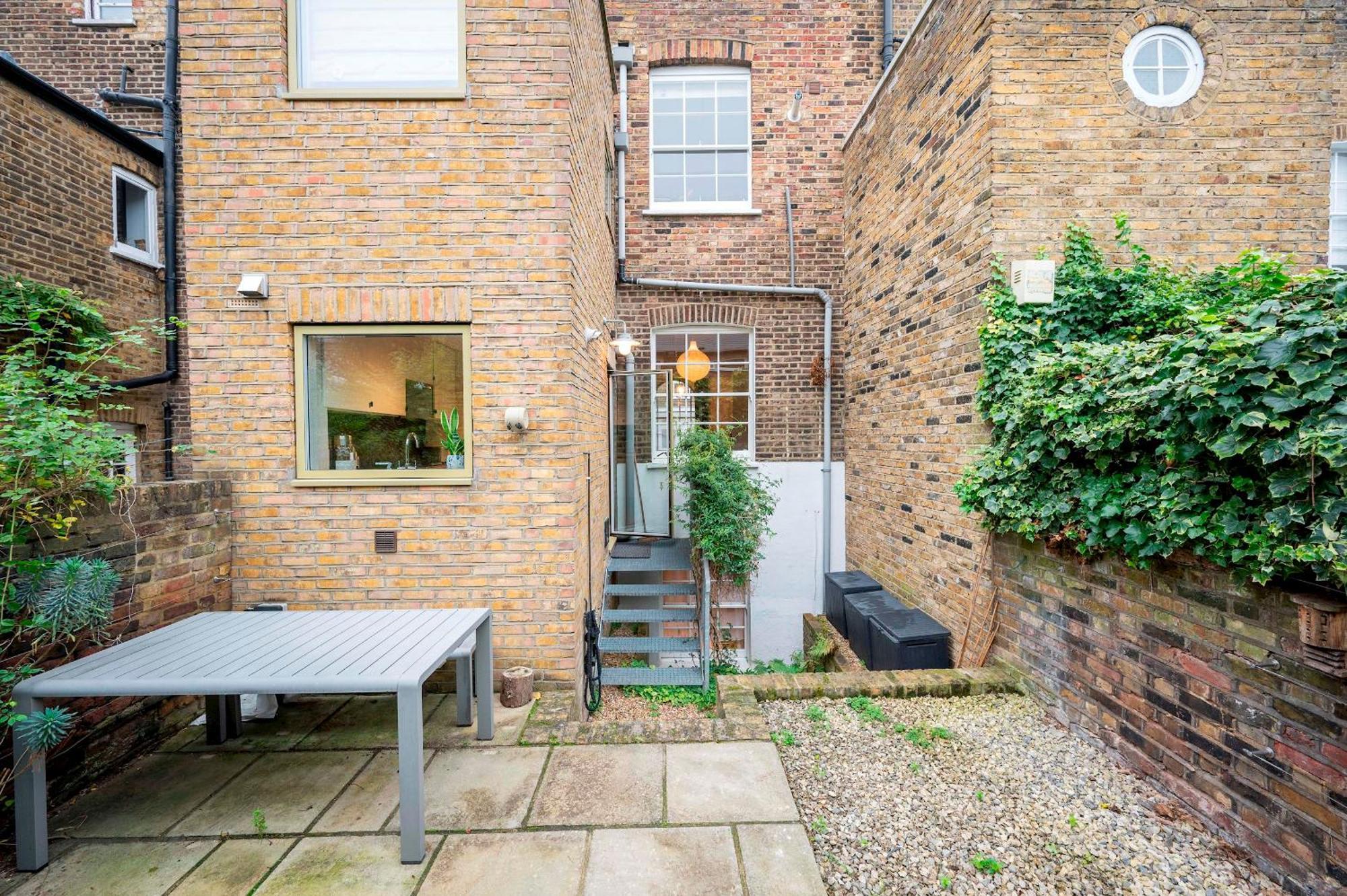 Pass The Keys Luxury Stylish Duplex With Private Garden