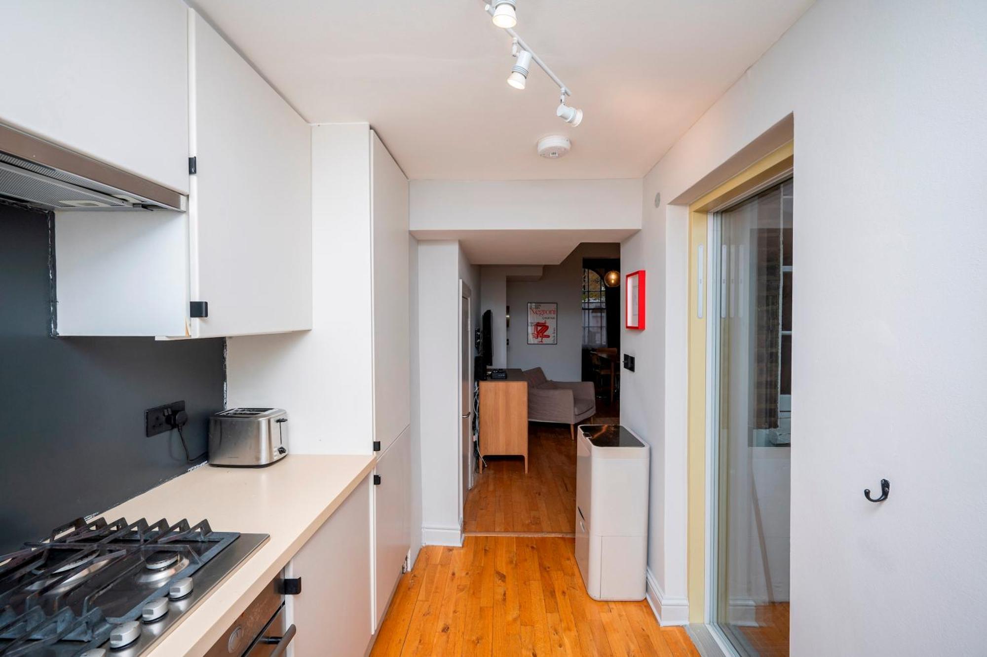 Pass The Keys Luxury Stylish Duplex With Private Garden London