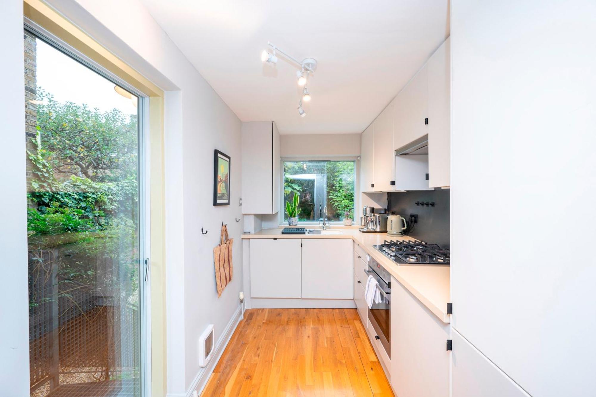 Pass The Keys Luxury Stylish Duplex With Private Garden Apartment *