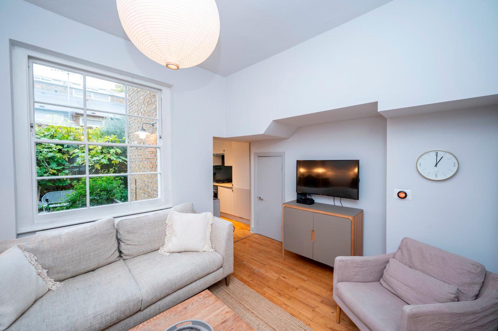 Pass The Keys Luxury Stylish Duplex With Private Garden Apartment London