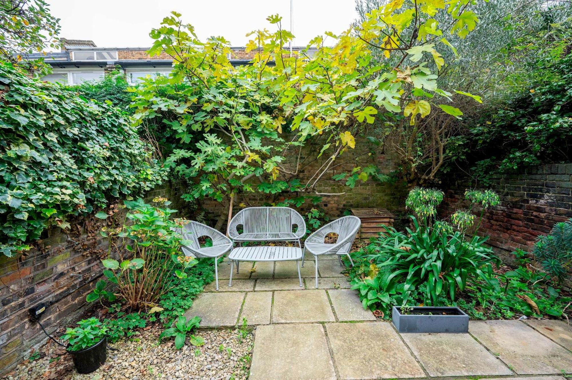 Pass The Keys Luxury Stylish Duplex With Private Garden Apartment *