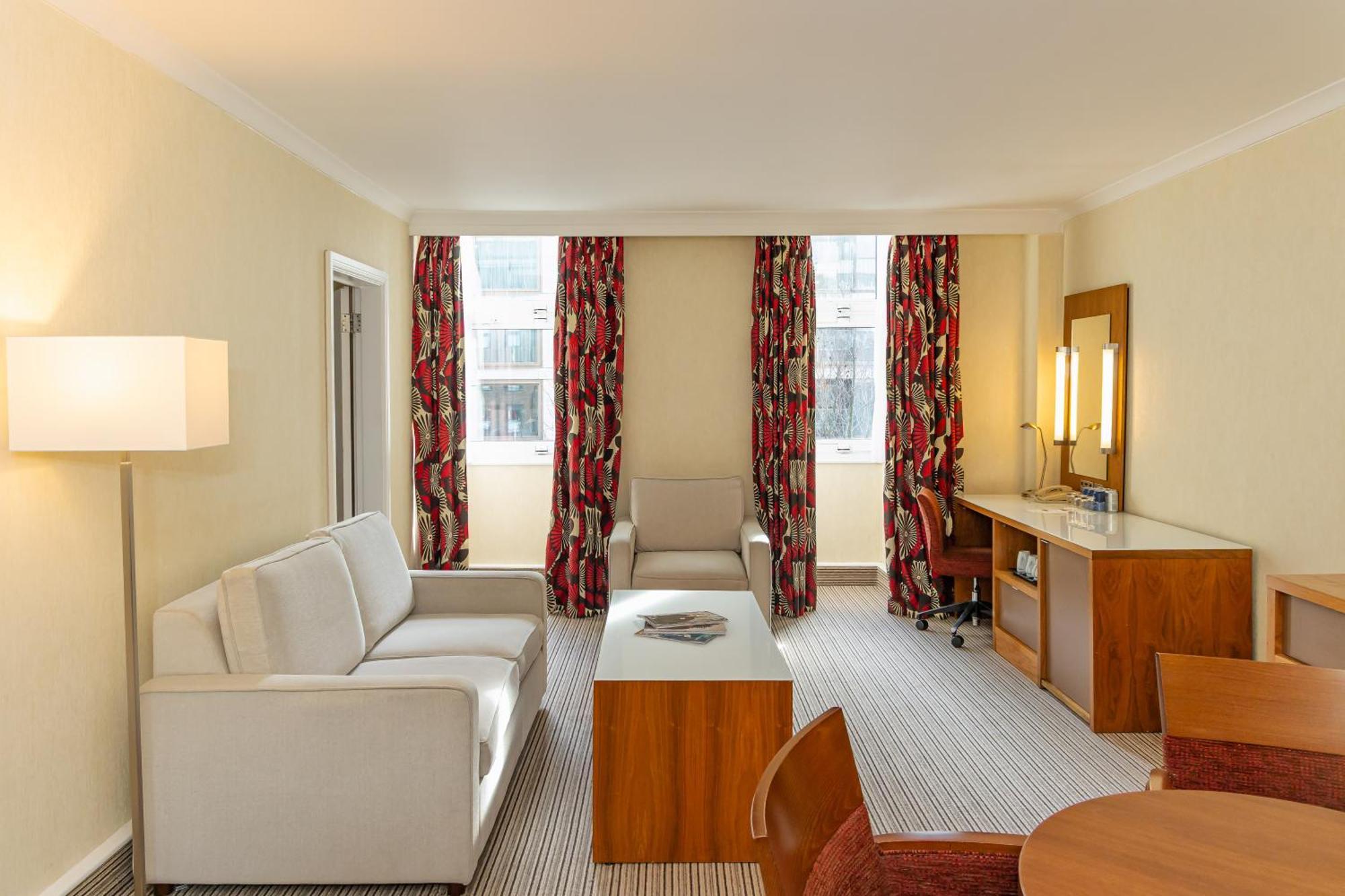 Hilton Olympia Hotel 4*