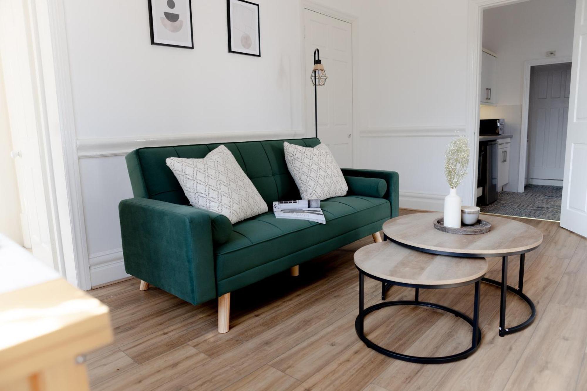 Lovely & Charming One-bedroom House With Parking And Garden Views In Londen