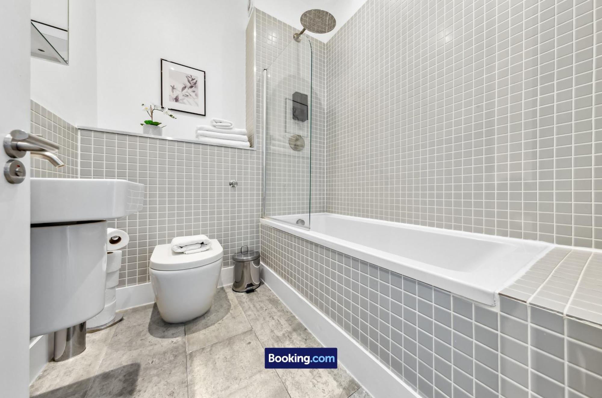 Farringdon Modern By Smart Short Lets & Serviced With Smart Tv & Free Wifi London