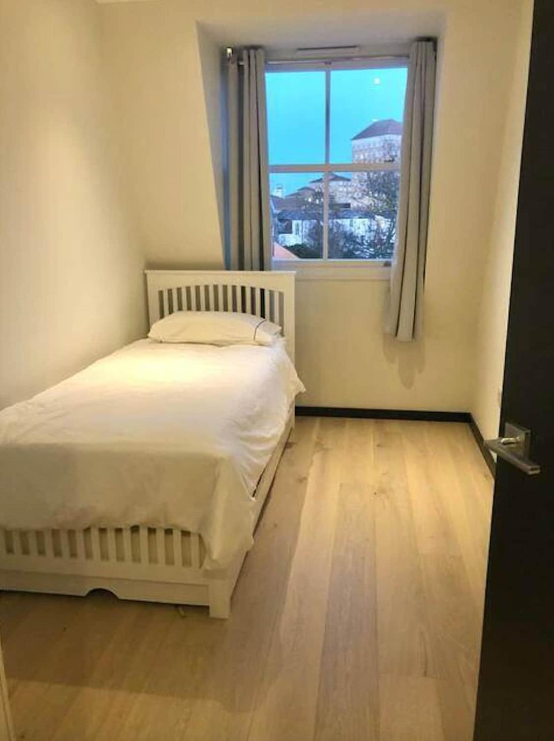 Apartment Amazing 2br Flat, Free Parking, By Battersea London