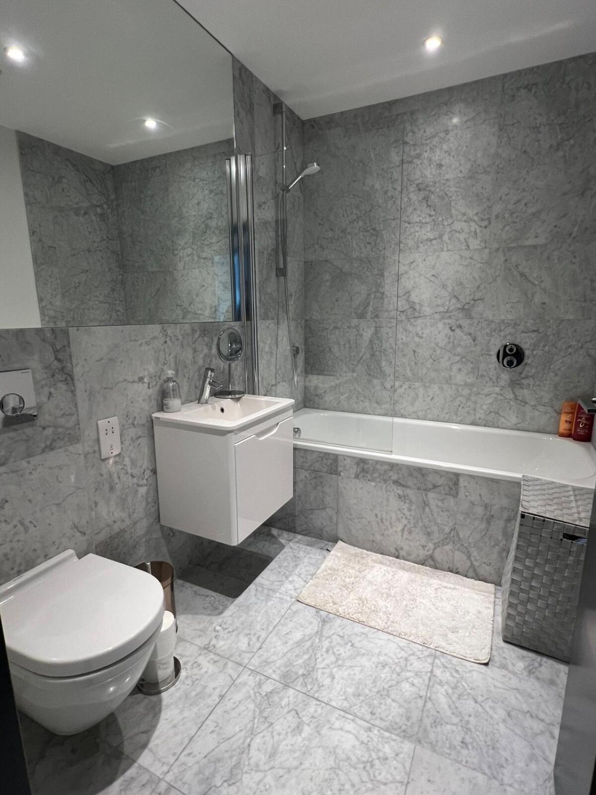 Apartment Amazing 2br Flat, Free Parking, By Battersea London