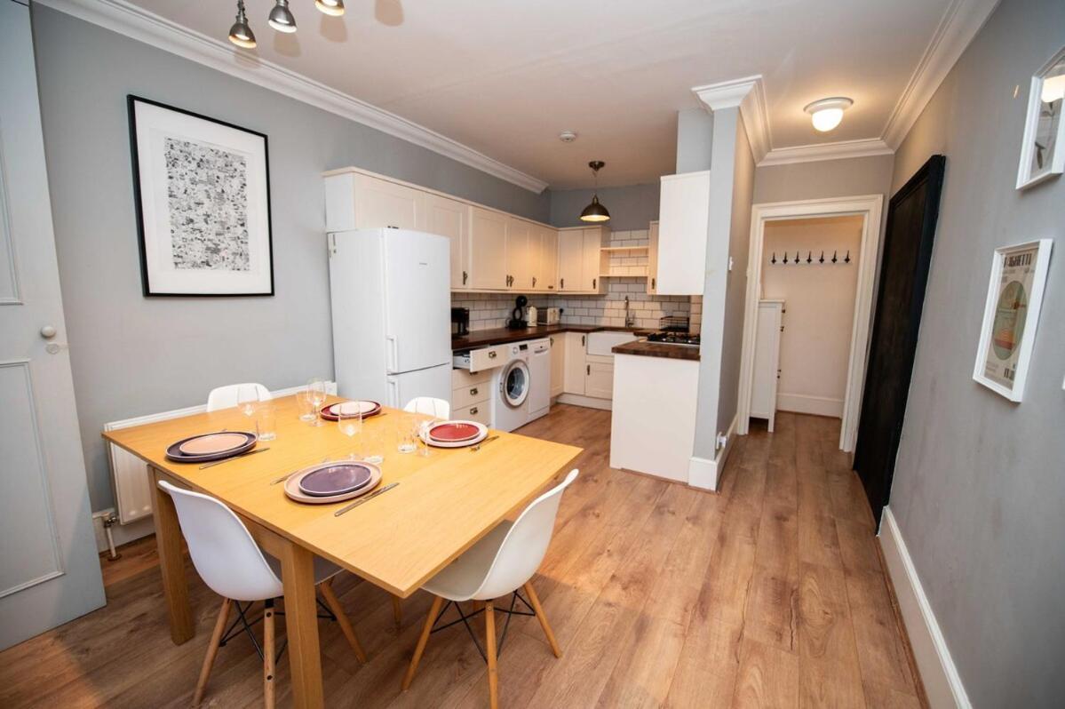 Spacious Mews Flat With Parking * London