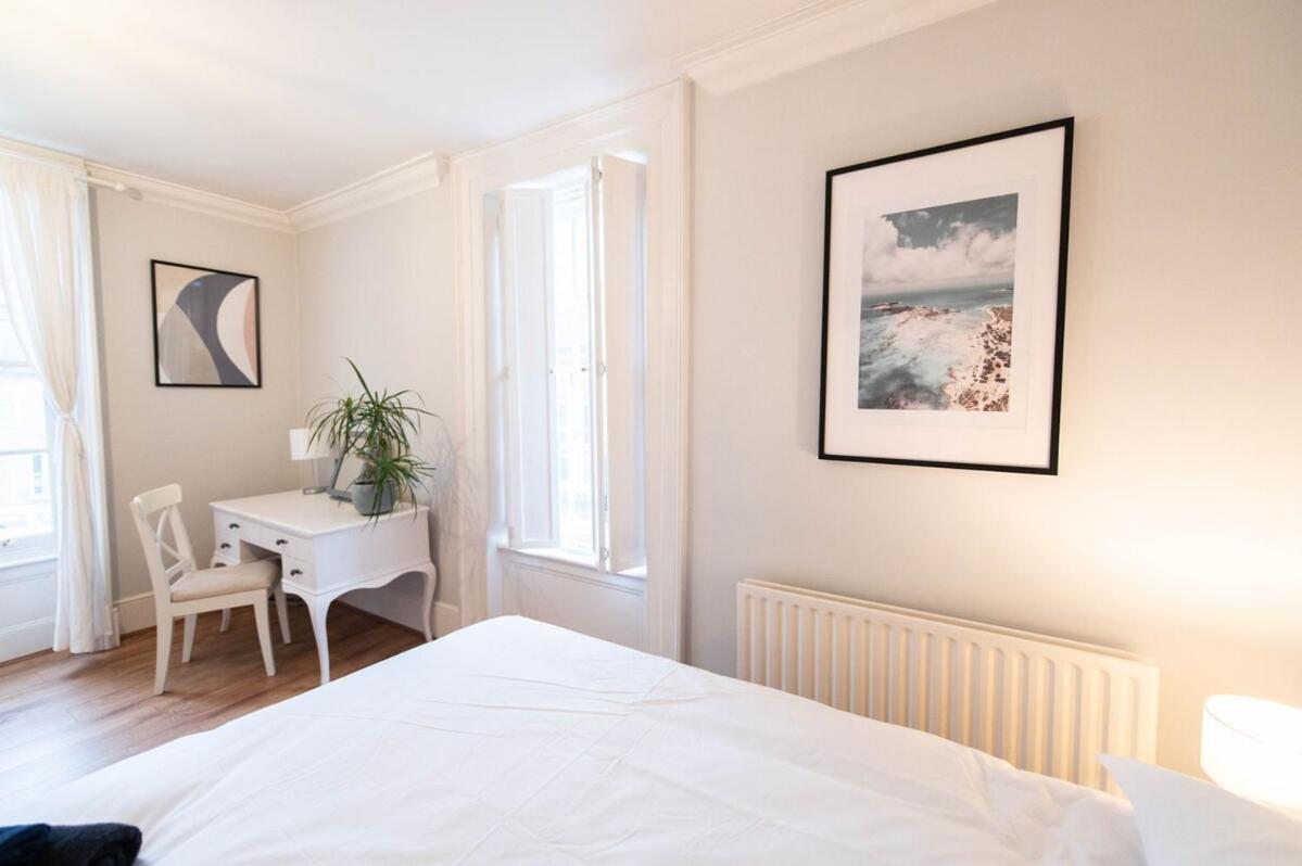 Spacious Mews Flat With Parking Apartment *