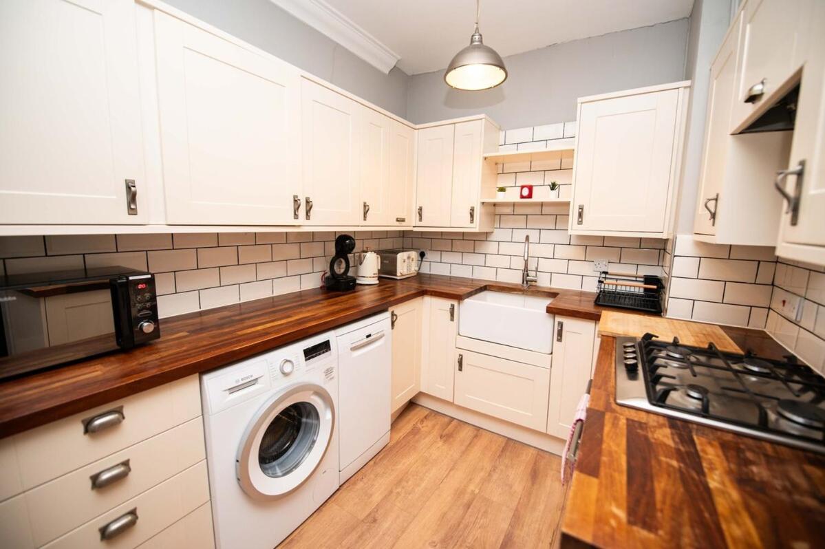 Spacious Mews Flat With Parking *