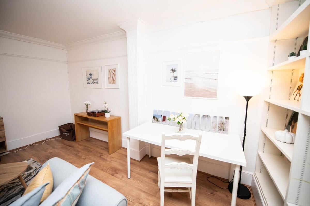 Apartment Spacious Mews Flat With Parking
