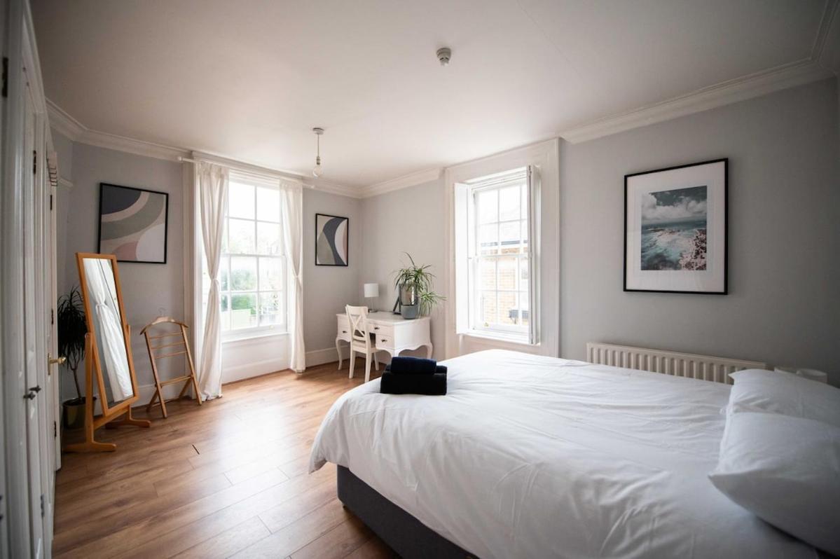 Spacious Mews Flat With Parking