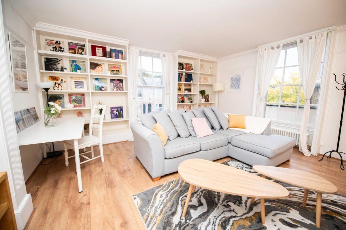 Spacious Mews Flat With Parking Apartment