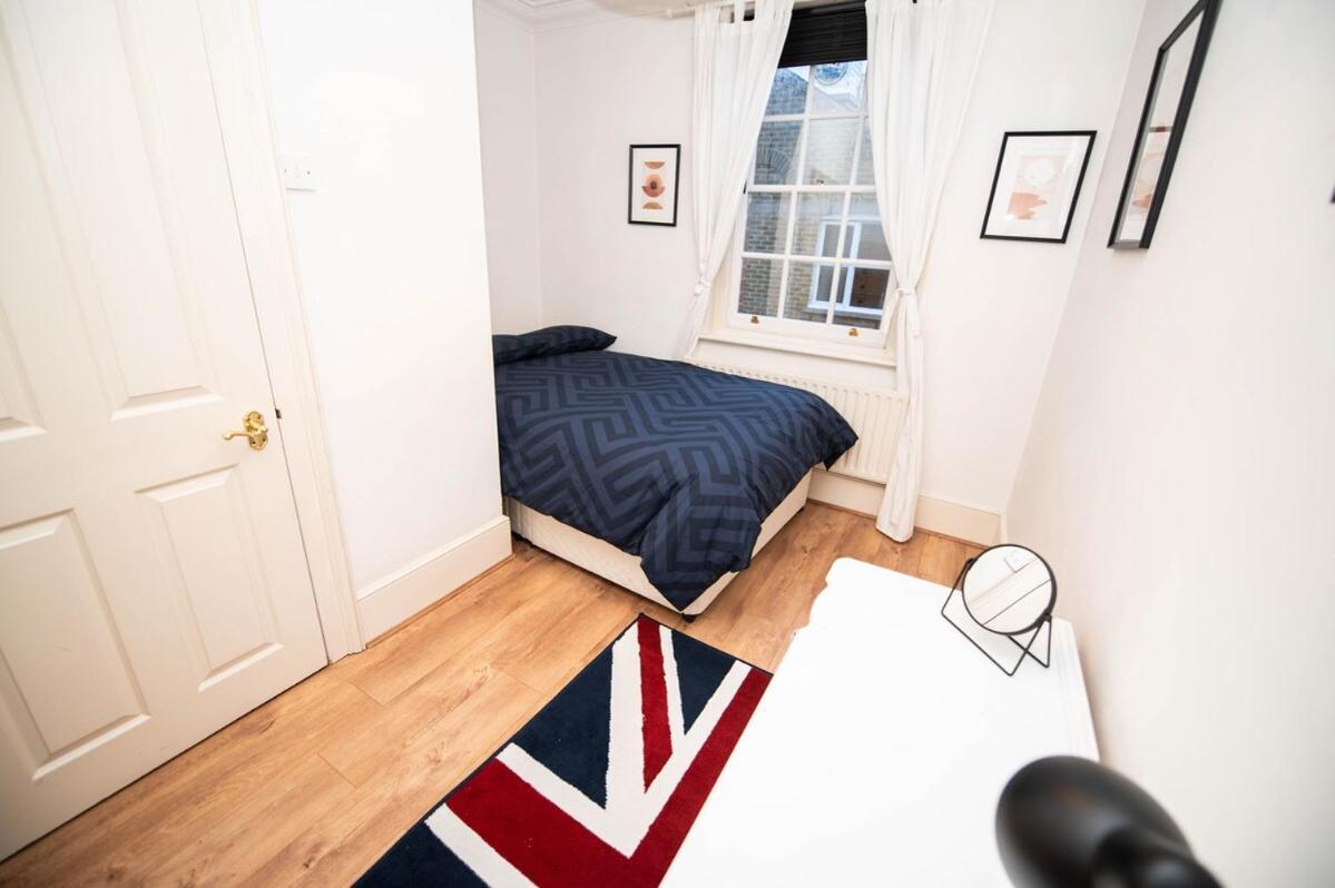 Spacious Mews Flat With Parking
