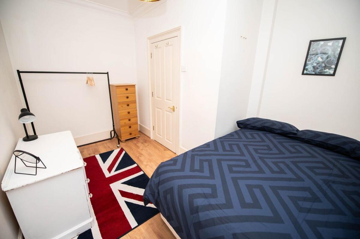 Spacious Mews Flat With Parking * London
