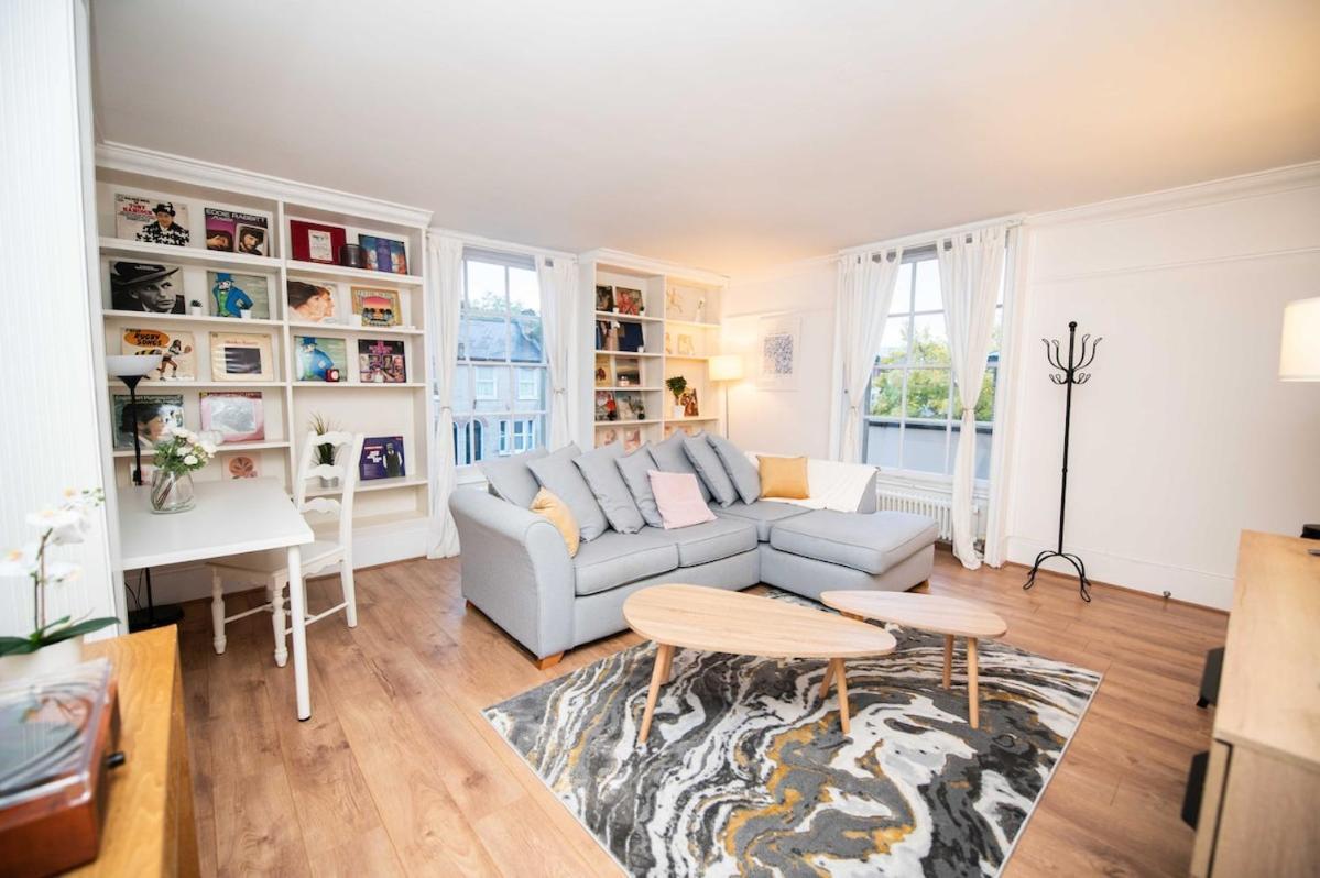 Apartment Spacious Mews Flat With Parking *