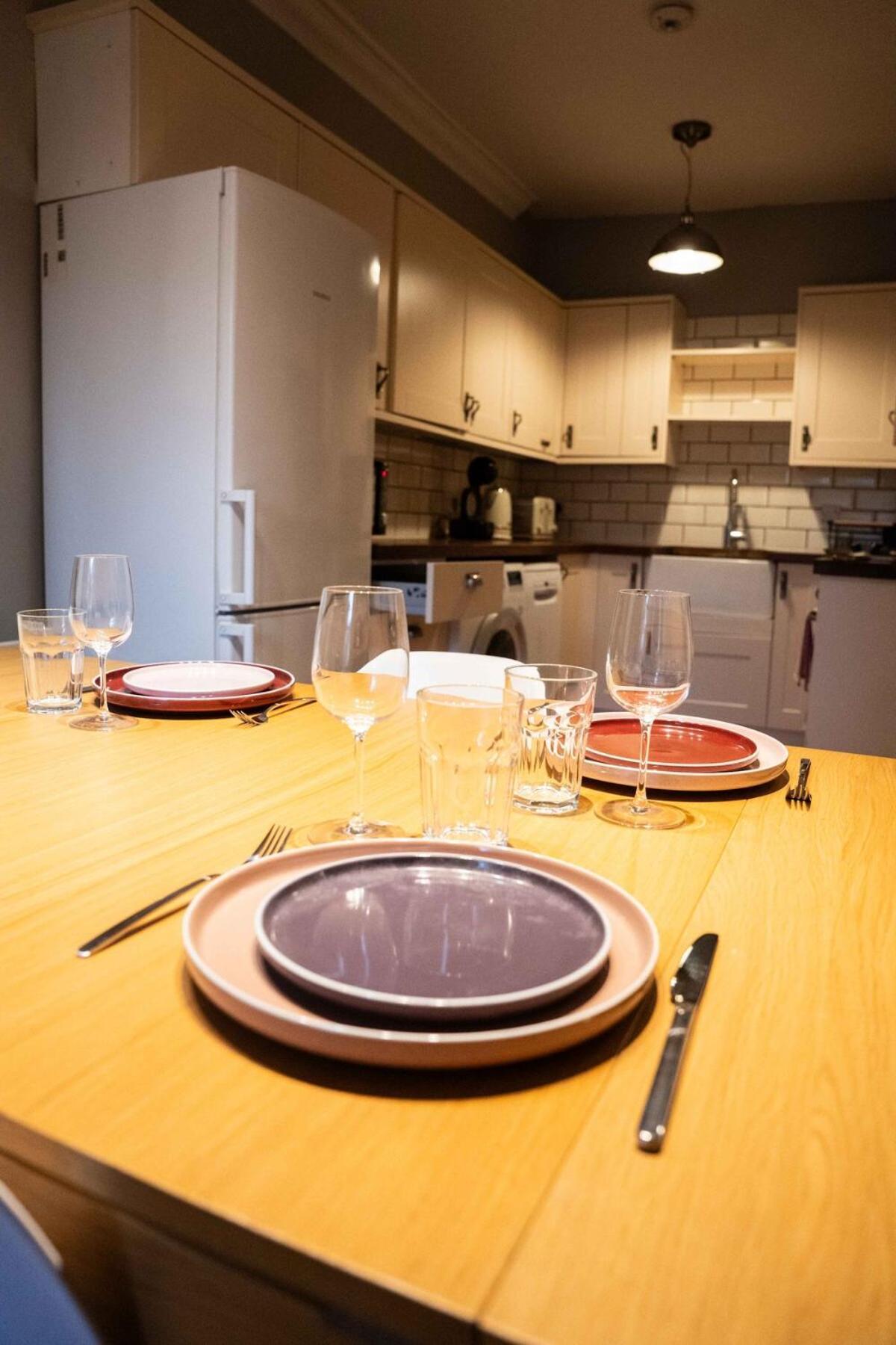 Spacious Mews Flat With Parking Apartment London