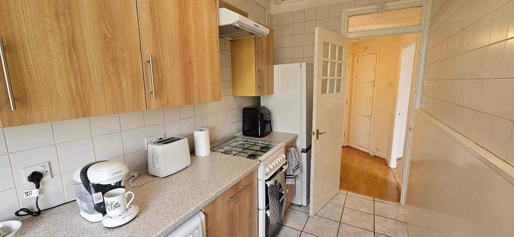 Elegant 1-Bed Flat, Sleeps 5, London Nw6 - 5 Mins To Jubilee, Bakerloo & Overground Lines London