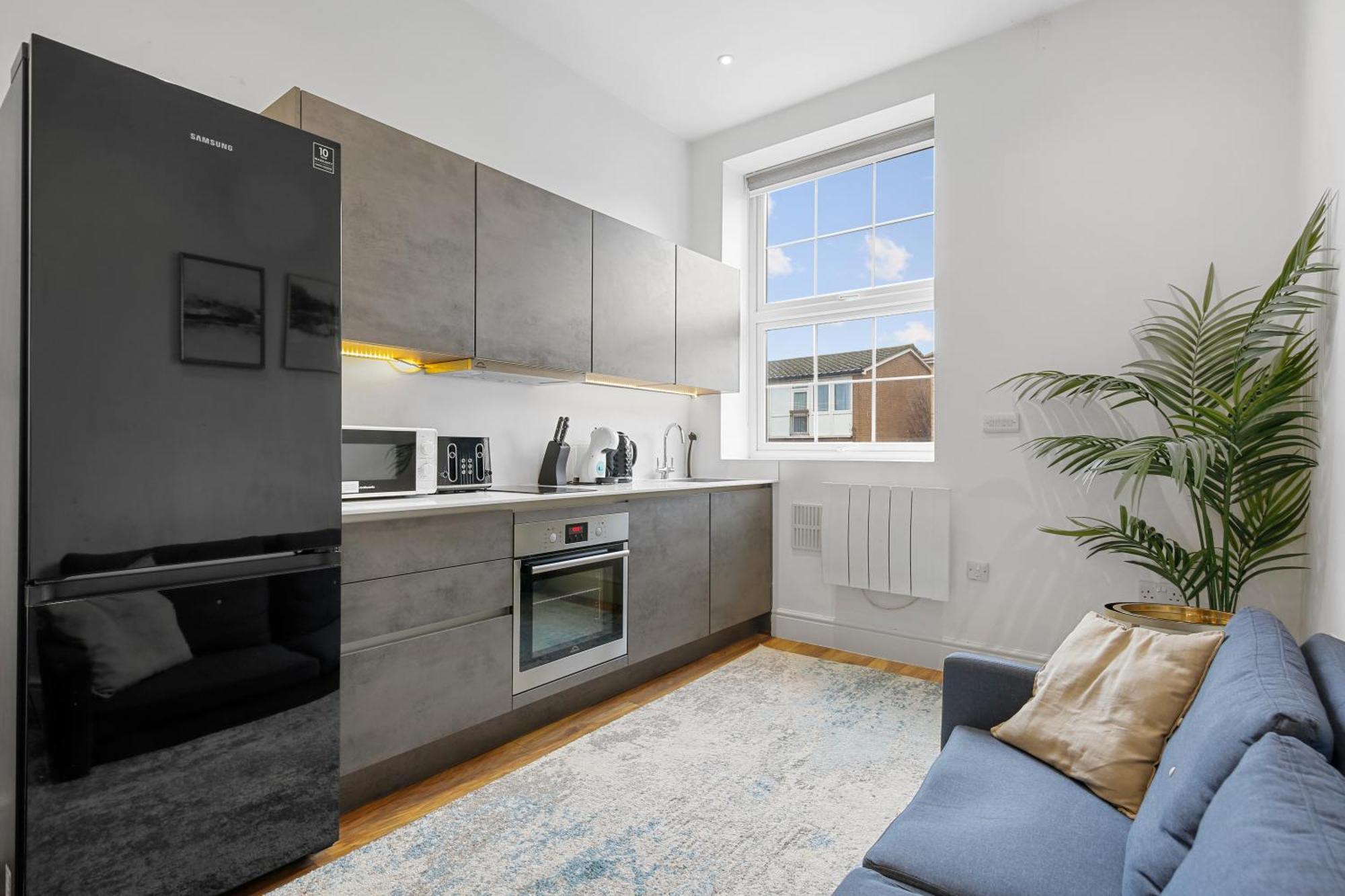 1 Bed In Stratford, With Free Parking & Wi-fi *