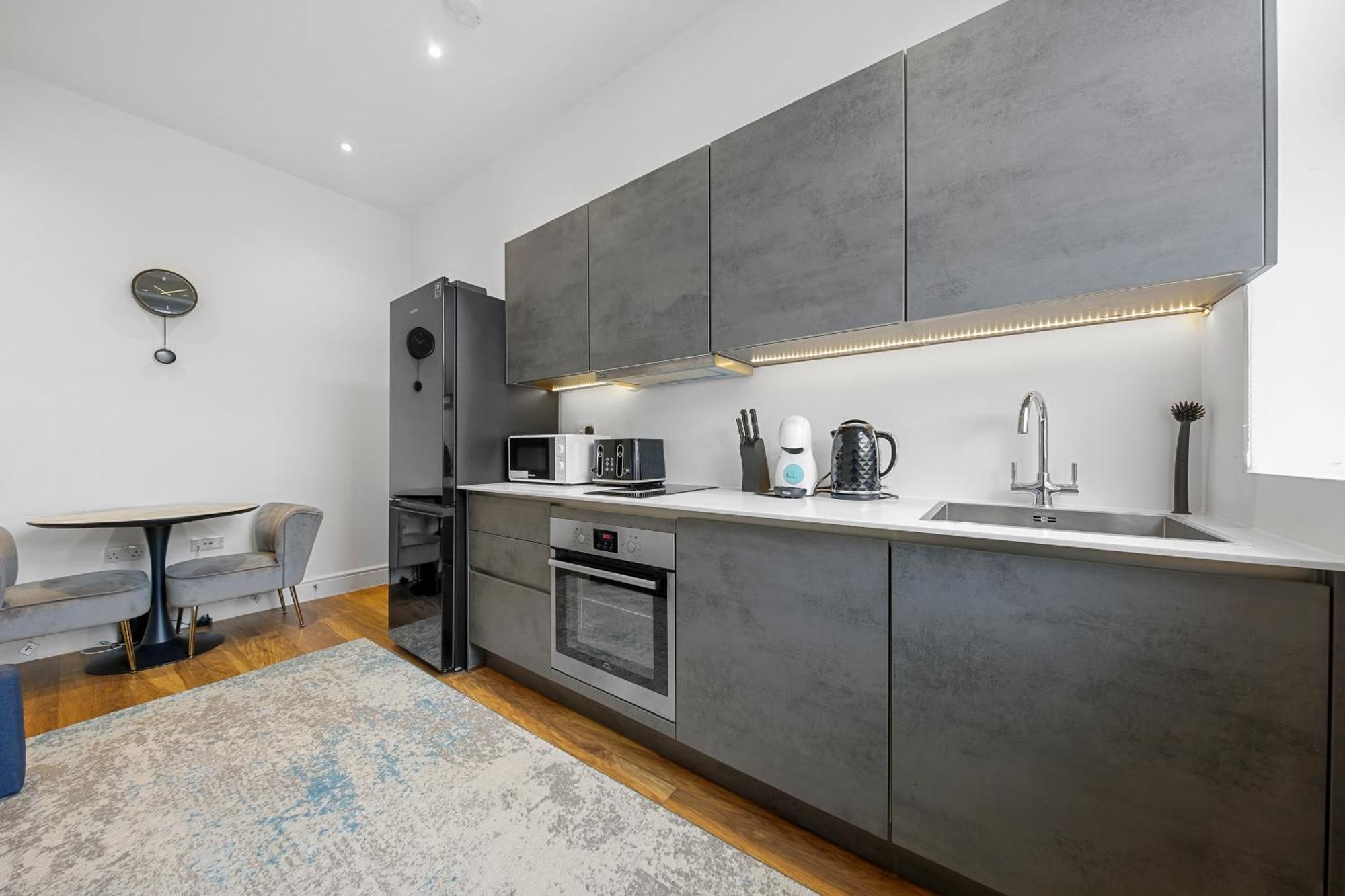 1 Bed In Stratford, With Free Parking & Wi-fi