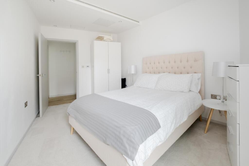 Serene Private Townhouse With Ac & Balcony For 6 * Londen