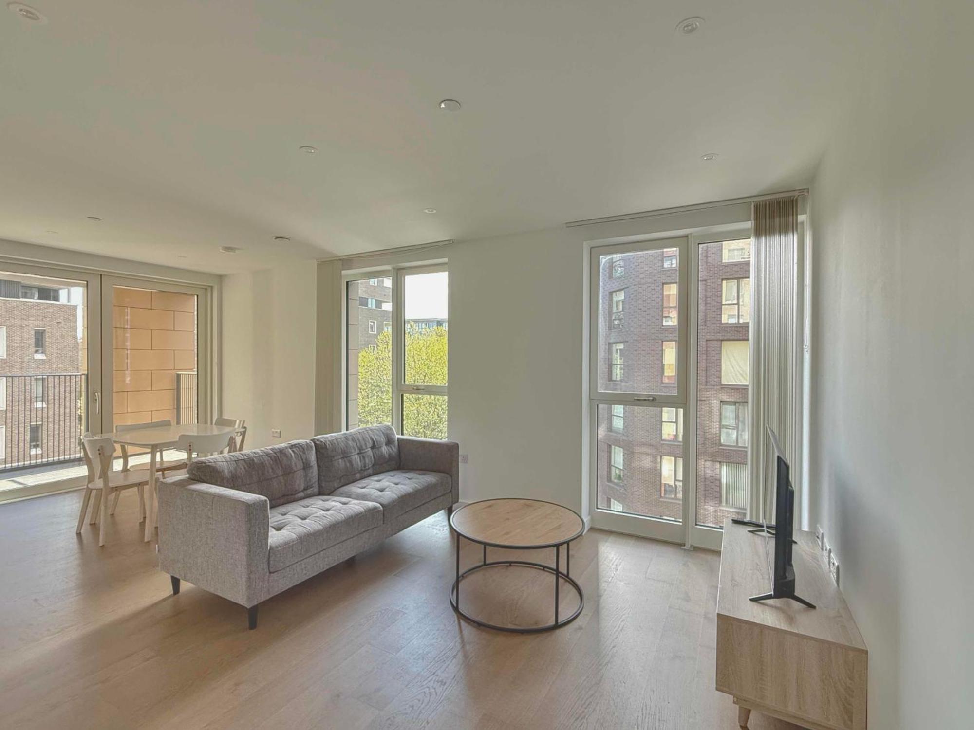 Luxury With Private Balcony In Zone 1 Apartment