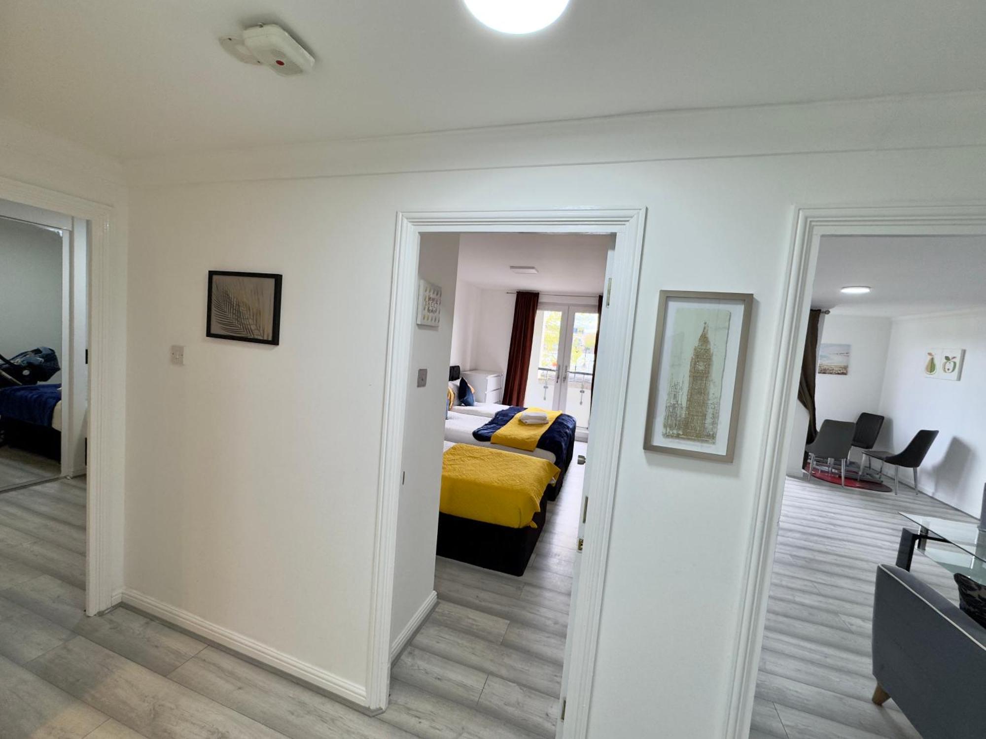 Amazing Riverview 3bedrooms, 2bathrooms, Balcony, Parking Apartment London