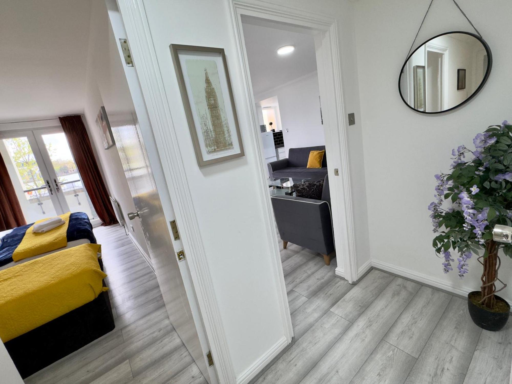 Amazing Riverview 3bedrooms, 2bathrooms, Balcony, Parking Apartment *