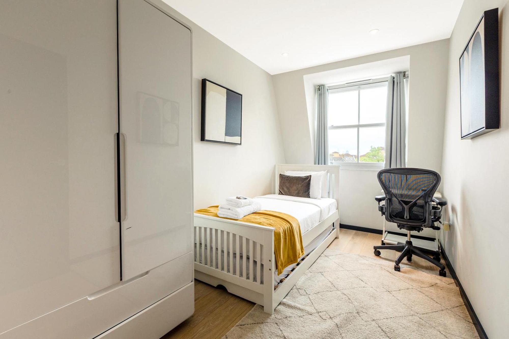 Apartment Amazing 2br Flat, Free Parking, By Battersea
