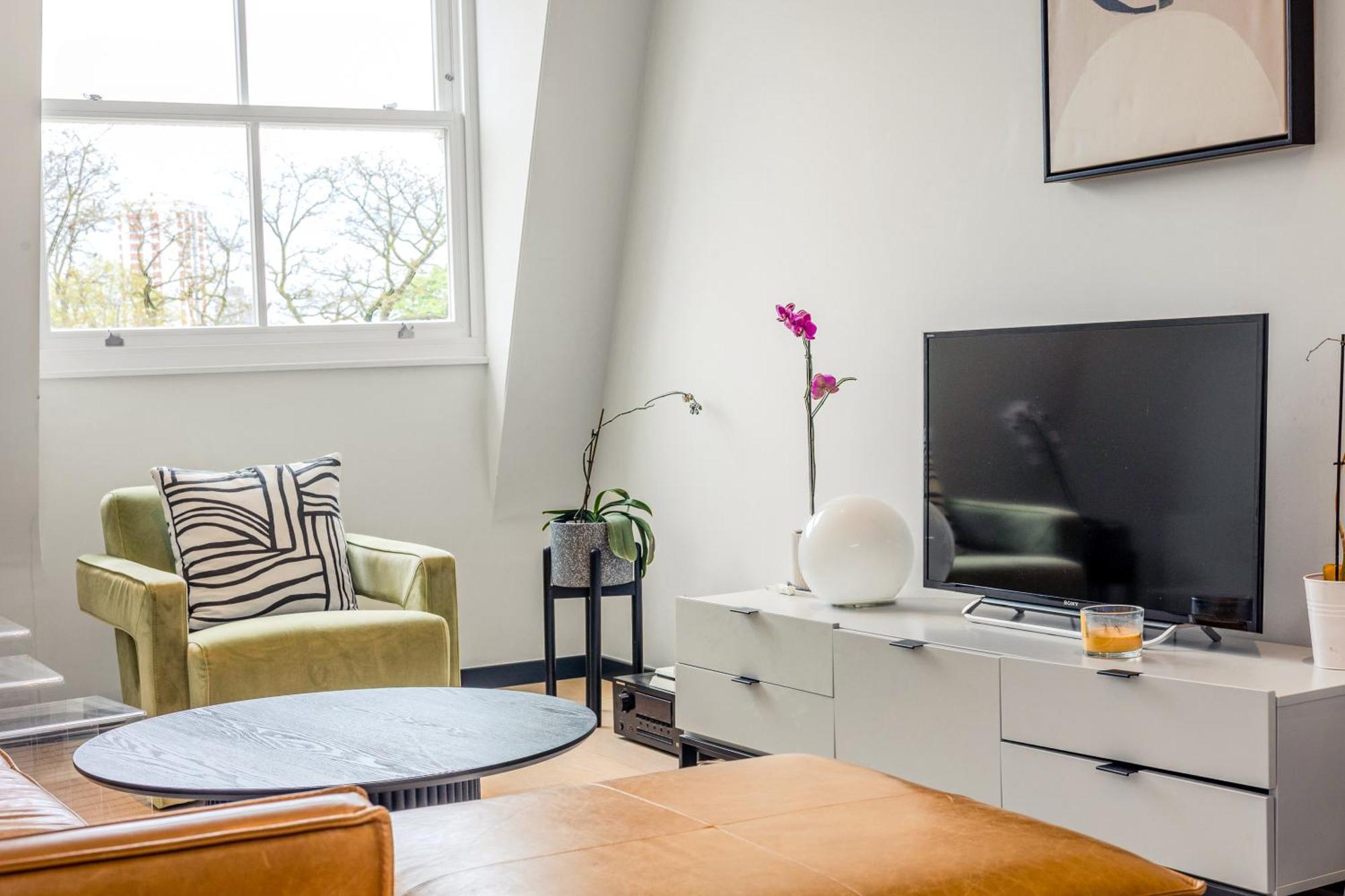 Apartment Amazing 2br Flat, Free Parking, By Battersea *