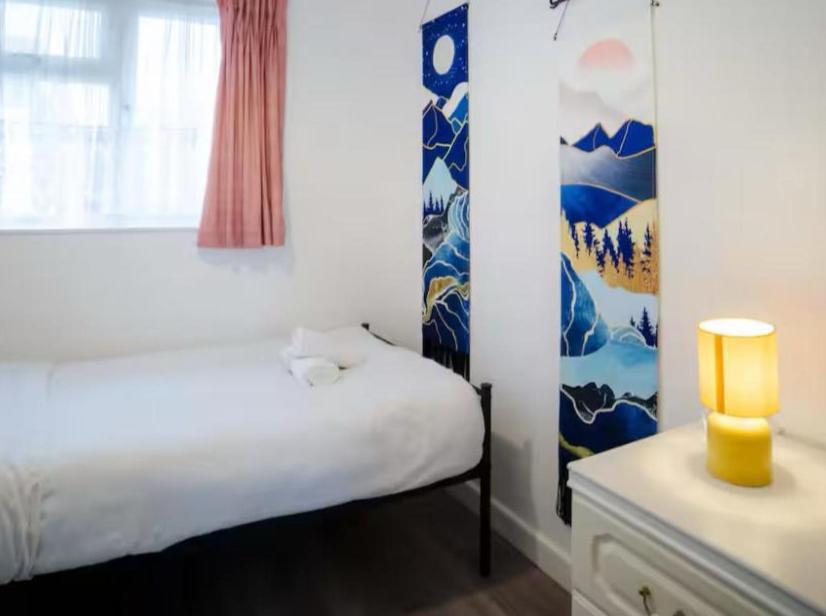 Coolfin House - 3 Bedroom Near Excel & Custom House Station Ferienhaus London
