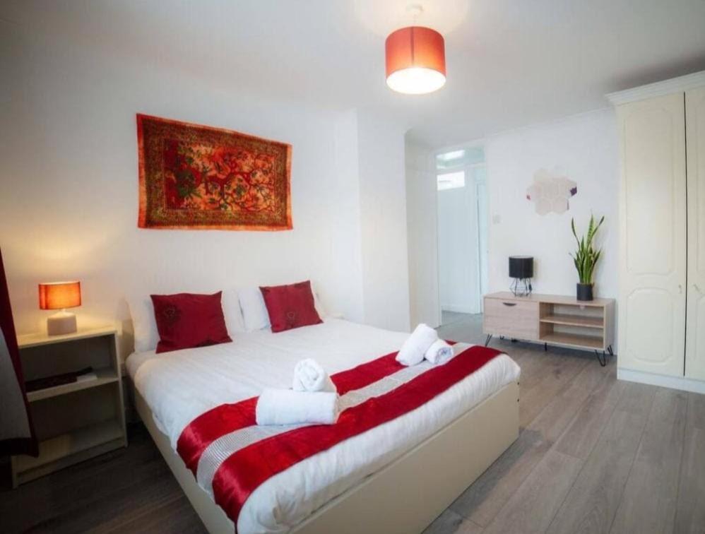 Coolfin House - 3 Bedroom Near Excel & Custom House Station * London