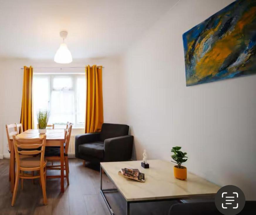 Coolfin House - 3 Bedroom Near Excel & Custom House Station Ferienhaus *