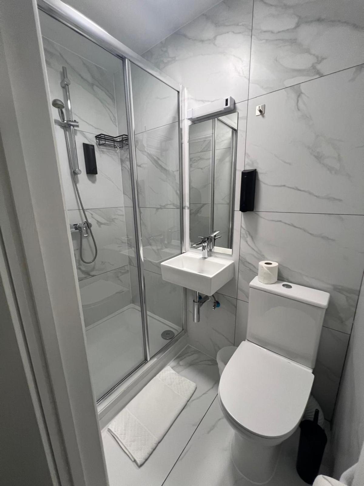 Tudor Court 3*