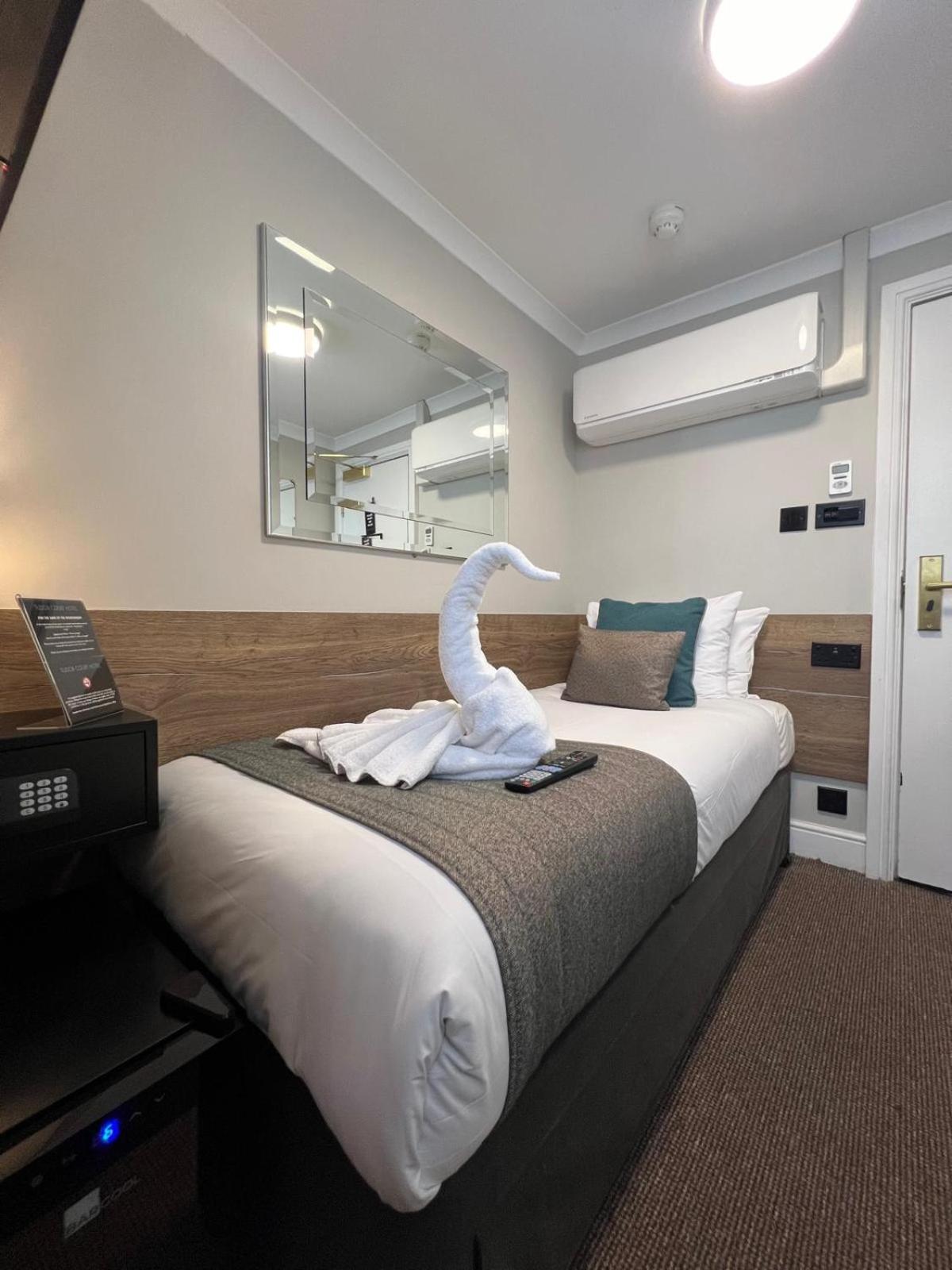 Tudor Court 3*