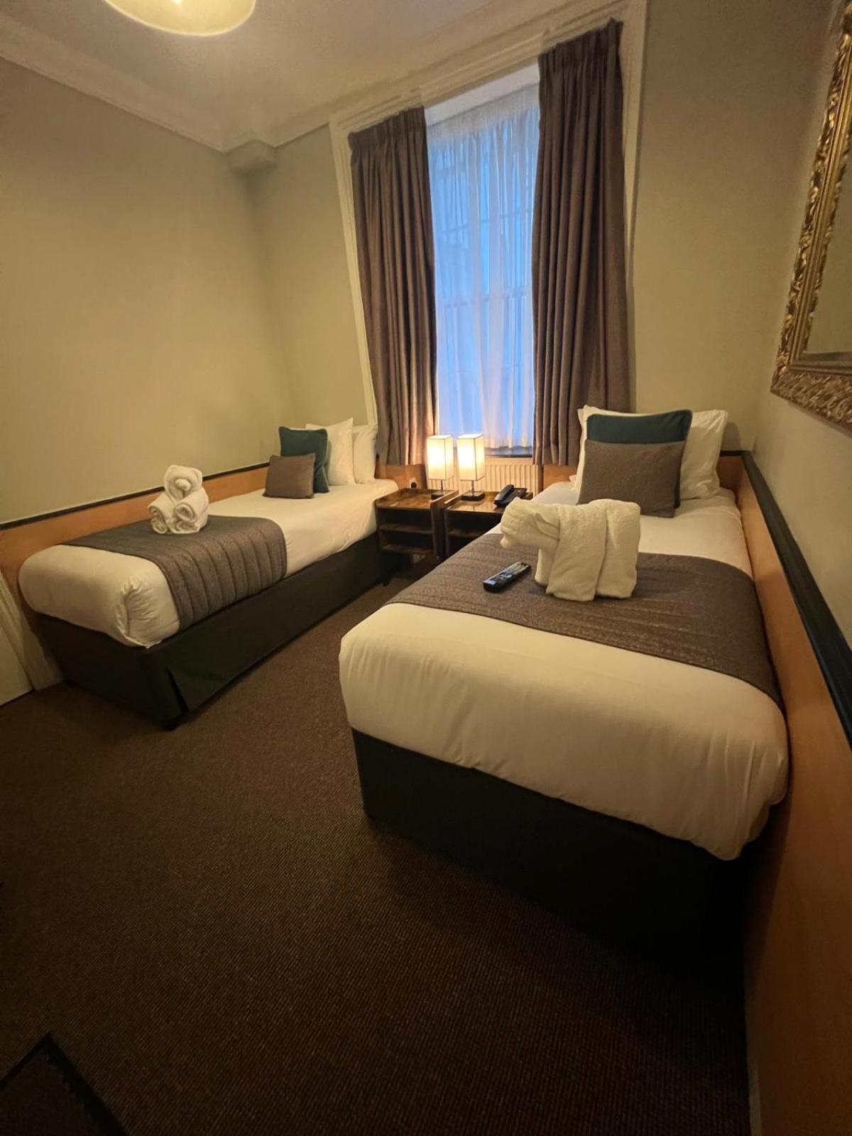 Tudor Court 3*
