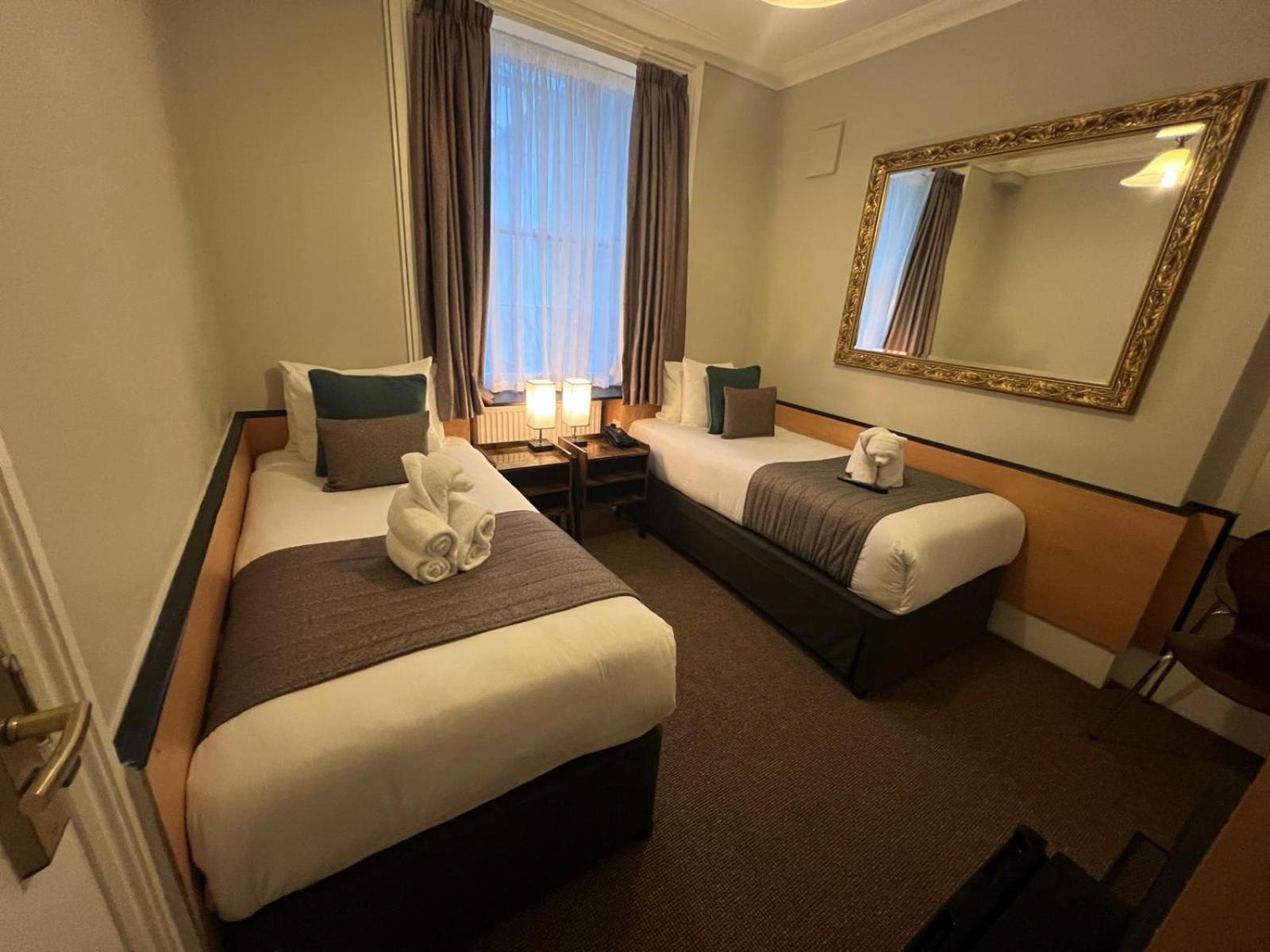 Tudor Court Hotel 3*