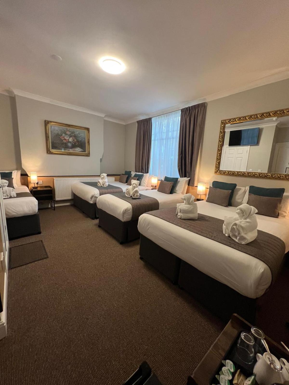 Tudor Court 3* Londen
