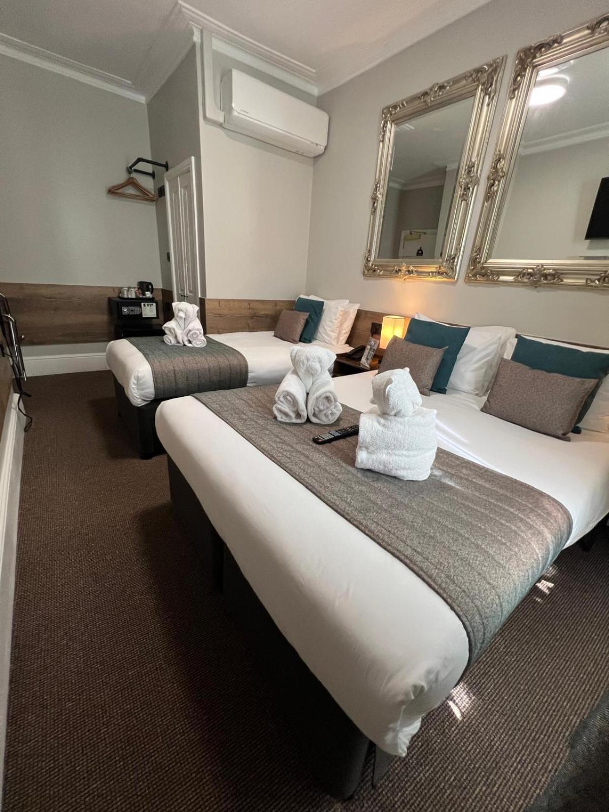 Hotel Tudor Court 3*