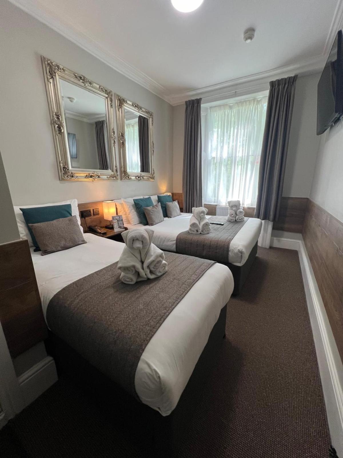 Hotel Tudor Court 3*