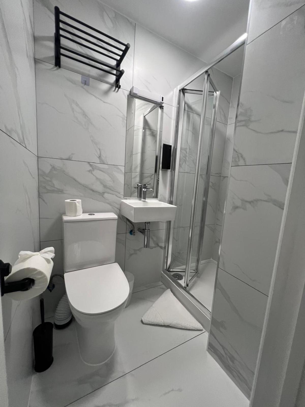 Tudor Court Hotel 3*