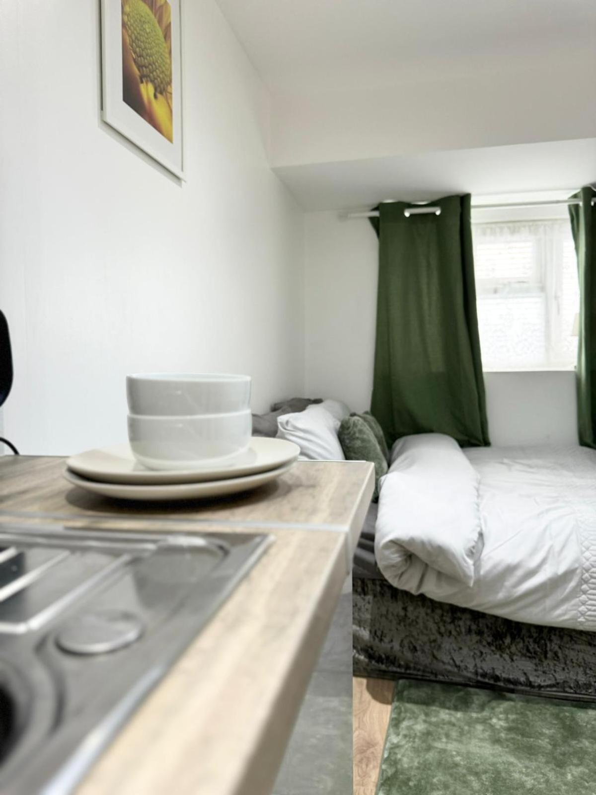 Guest house Light & Lamp, En-suite Studio, In Woolwich *