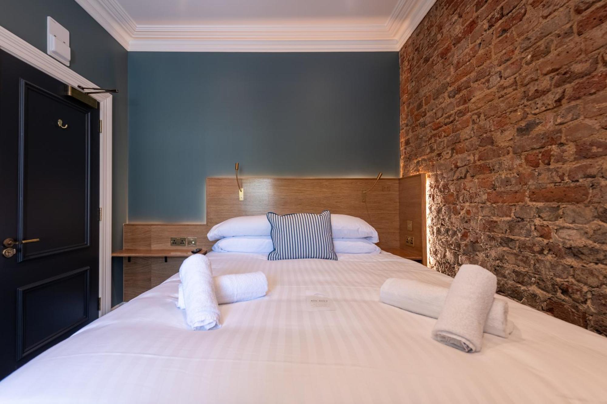 The Crown Pub & Guest house